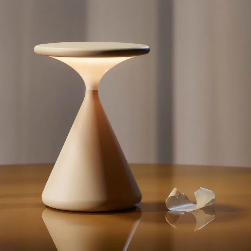 Aeron Hourglass | Bezprzewodowa Lampa Stołowa LED – Designerska Lampka z Regulacją Jasności