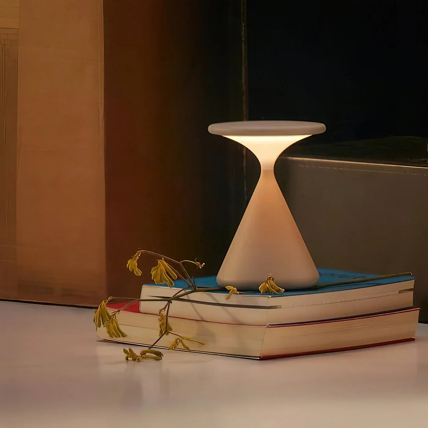 Aeron Hourglass | Bezprzewodowa Lampa Stołowa LED – Designerska Lampka z Regulacją Jasności