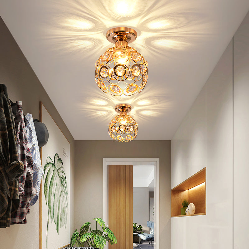 AuroraGleam | Złota Lampa Sufitowa Natynkowa z Kryształowymi Kulami – Luksusowy Design