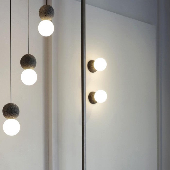 Lampa wisząca Origo z cementu | Designerska lampa sufitowa z kamienia i szkła do salonu i jadalni