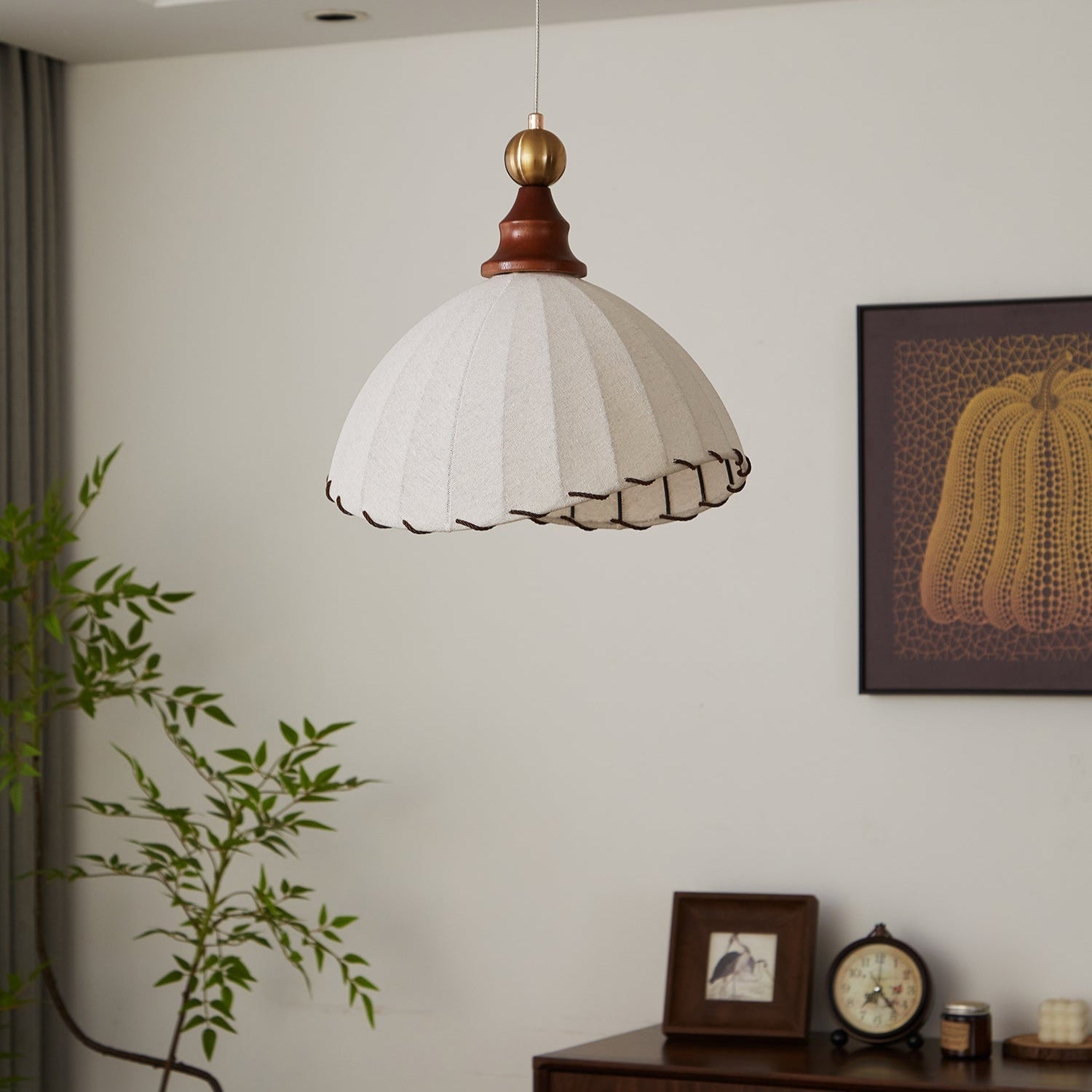 Lampa wisząca Eldora | Designerska lampa sufitowa z drewna i tkaniny do salonu i jadalni