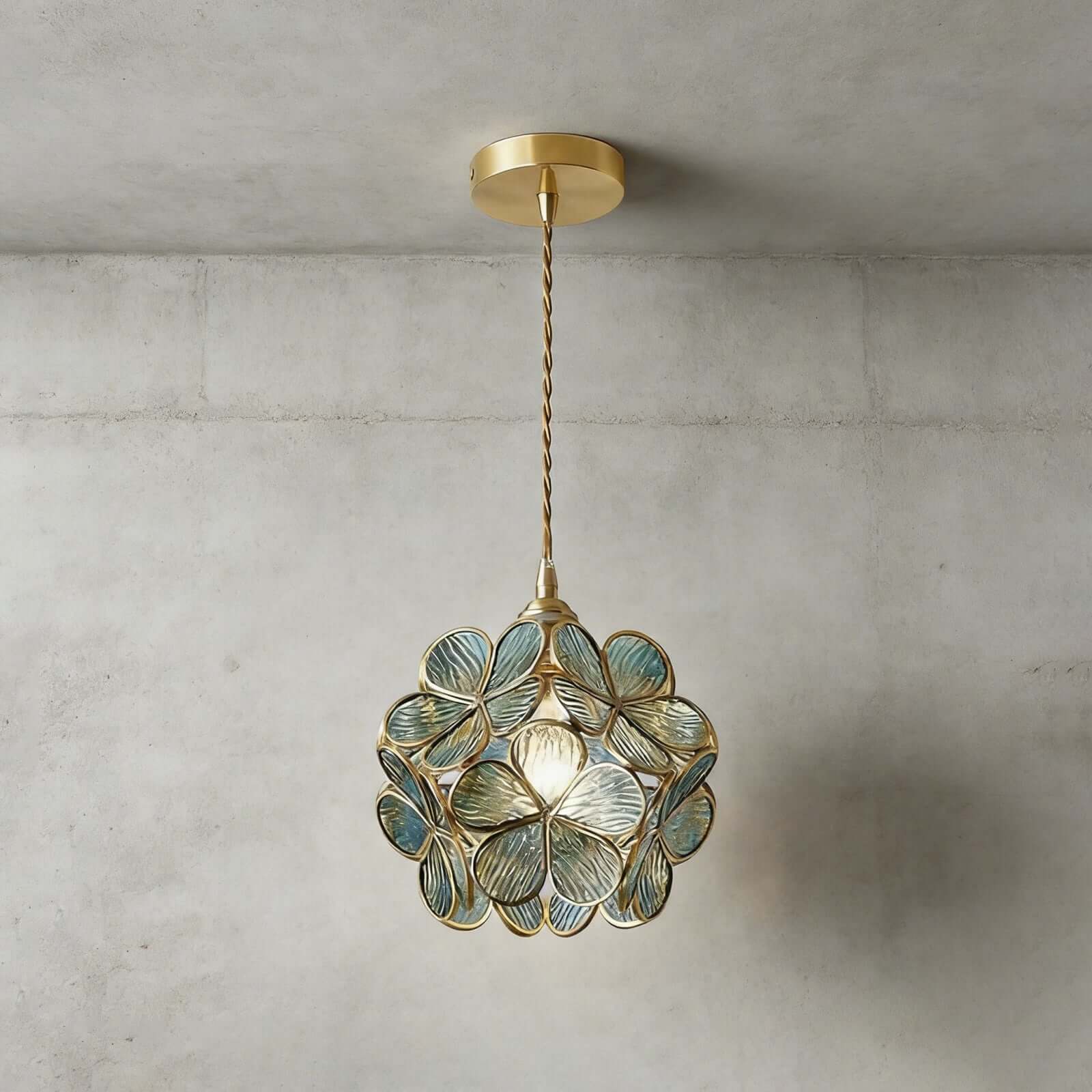 Lumen Collection | Szklana lampa wisząca z kloszem w kształcie płatków | Eleganckie oświetlenie do kuchni, jadalni i przedpokoju