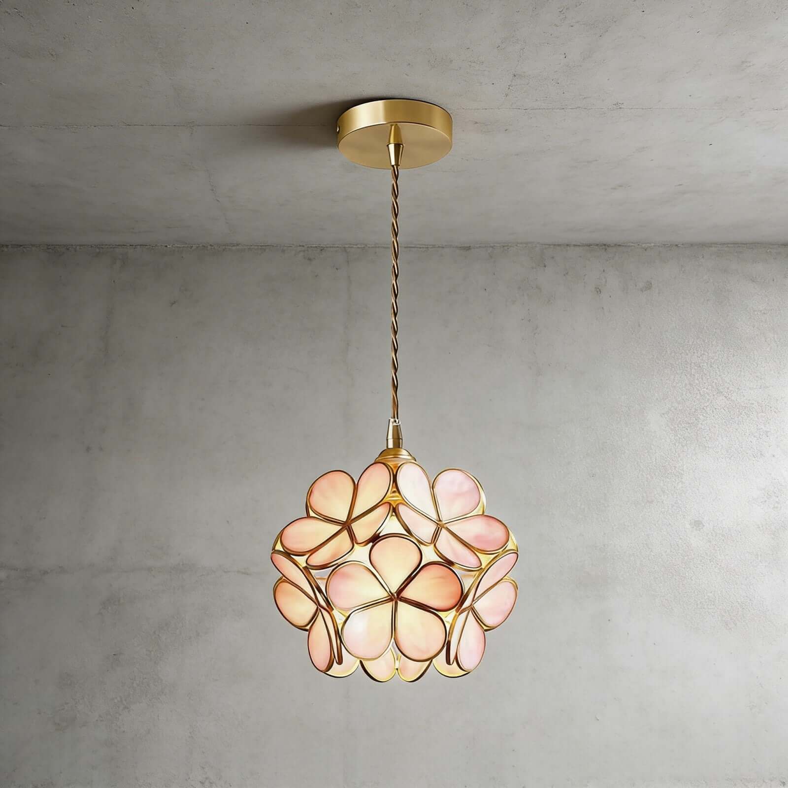 Lumen Collection | Szklana lampa wisząca z kloszem w kształcie płatków | Eleganckie oświetlenie do kuchni, jadalni i przedpokoju
