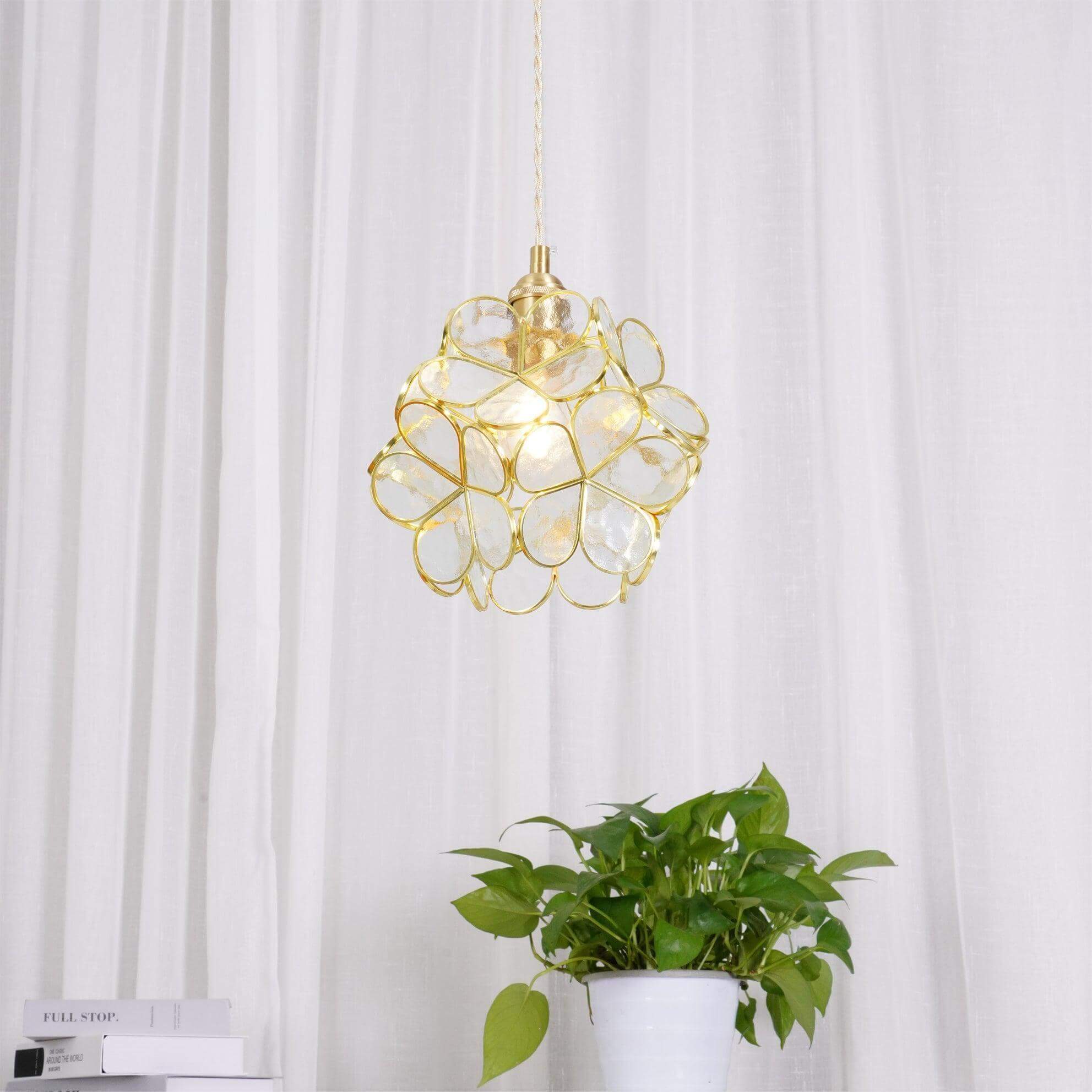 Lumen Collection | Szklana lampa wisząca z kloszem w kształcie płatków | Eleganckie oświetlenie do kuchni, jadalni i przedpokoju