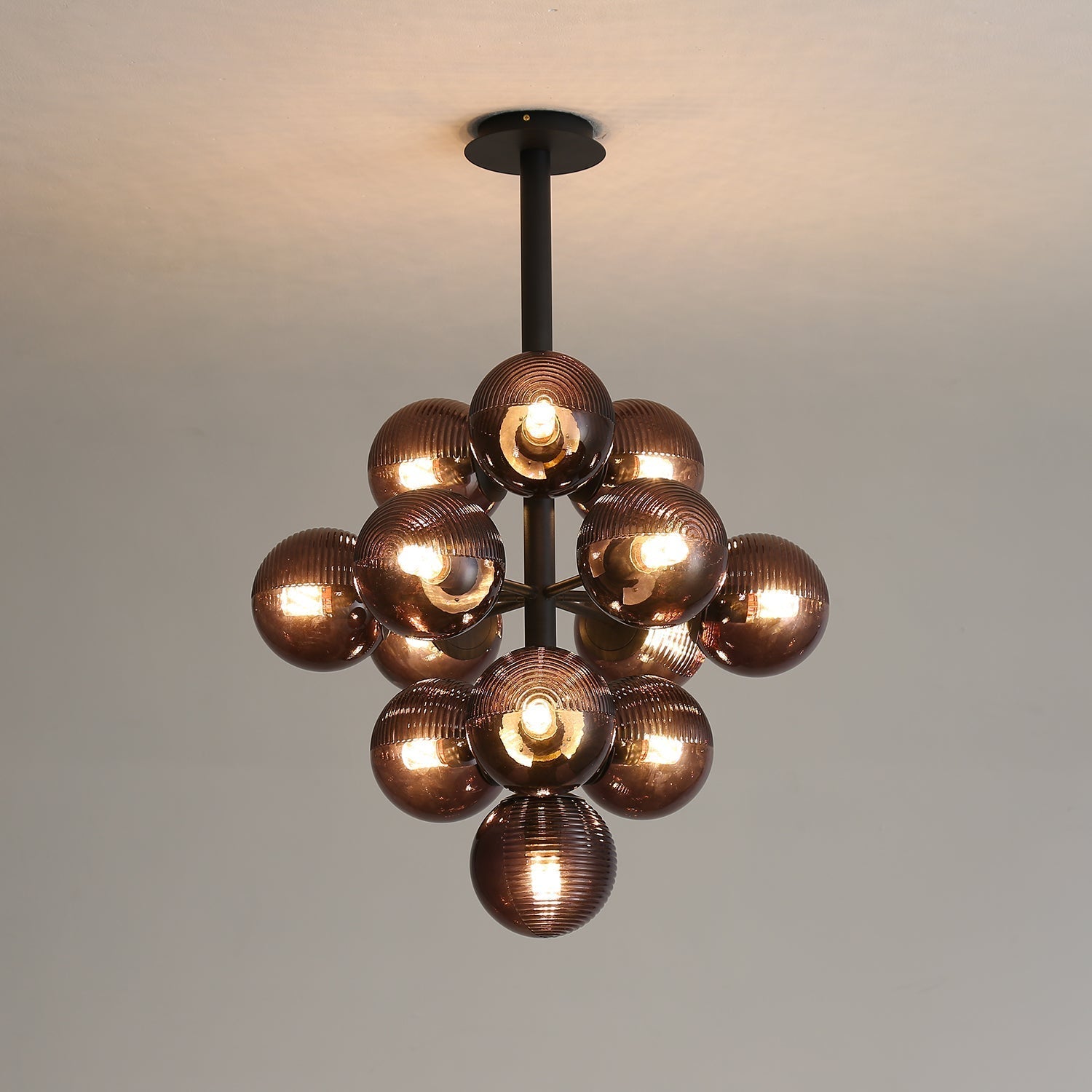 Lumen Collection | Designerska lampa wisząca Grape ze szkła | Eleganckie oświetlenie do salonu i jadalni