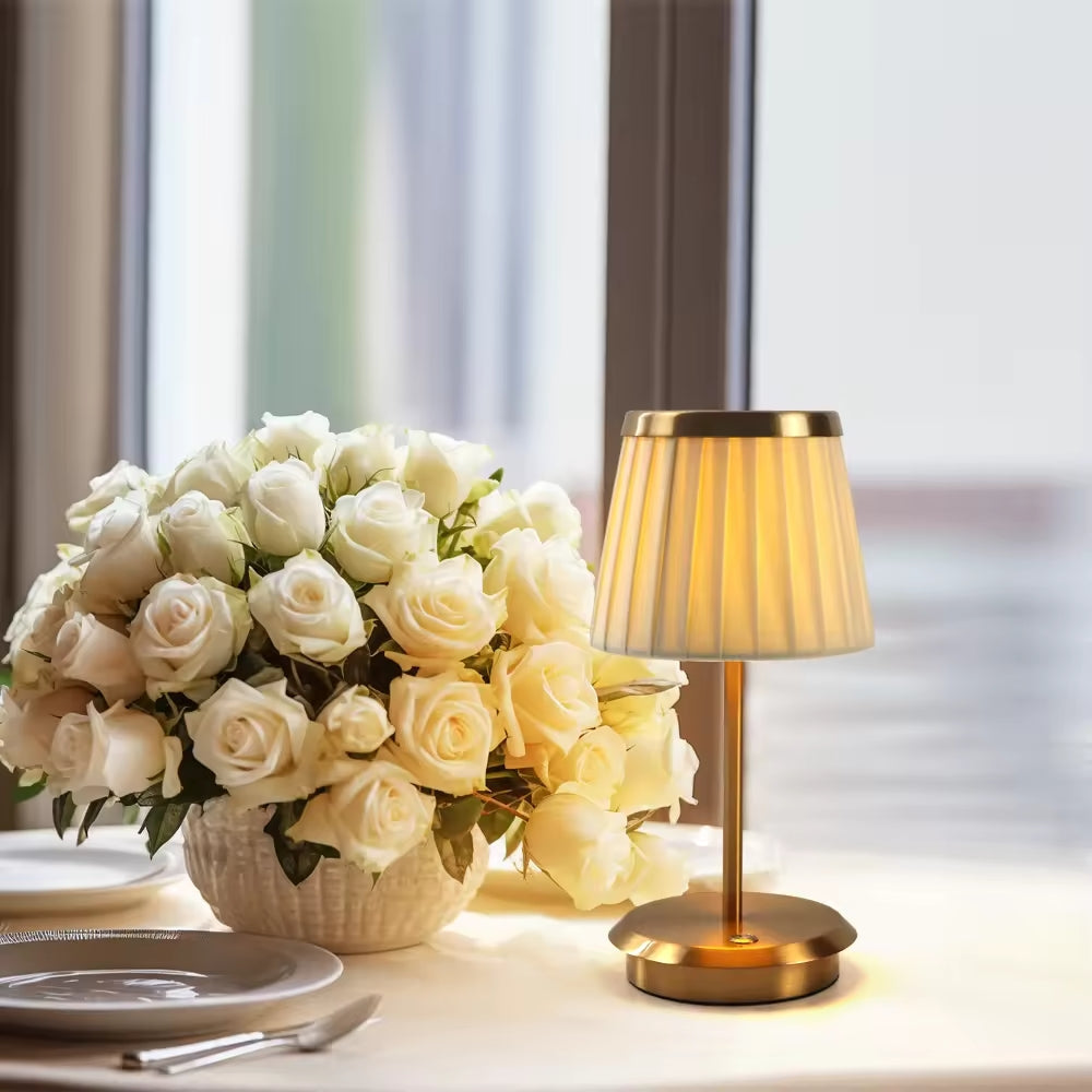 Classic Elegance | Bezprzewodowa Lampa Stołowa LED z Abażurem – Elegancka Lampka do Salonu i Sypialni