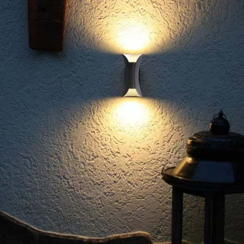 Elegancka Zewnętrzna Lampa Ścienna LED | Wodoodporna Konstrukcja Aluminiowa