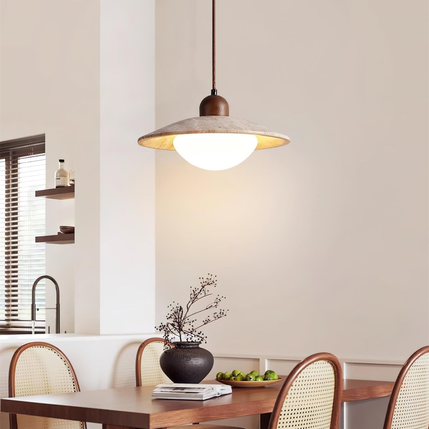 Lumen Collection | Lampa wisząca z trawertynu i szkła | Eleganckie oświetlenie do salonu, jadalni i sypialni