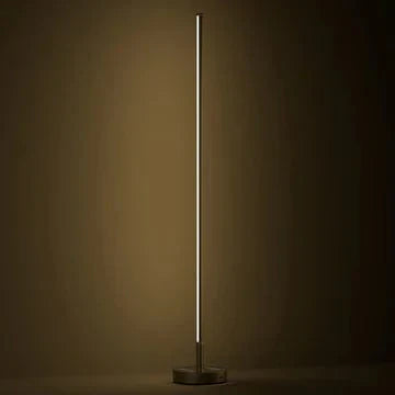 Elegancka Solarna Lampa Podłogowa Zewnętrzna | Majestatyczny Design z Bezprzewodowym Ładowaniem