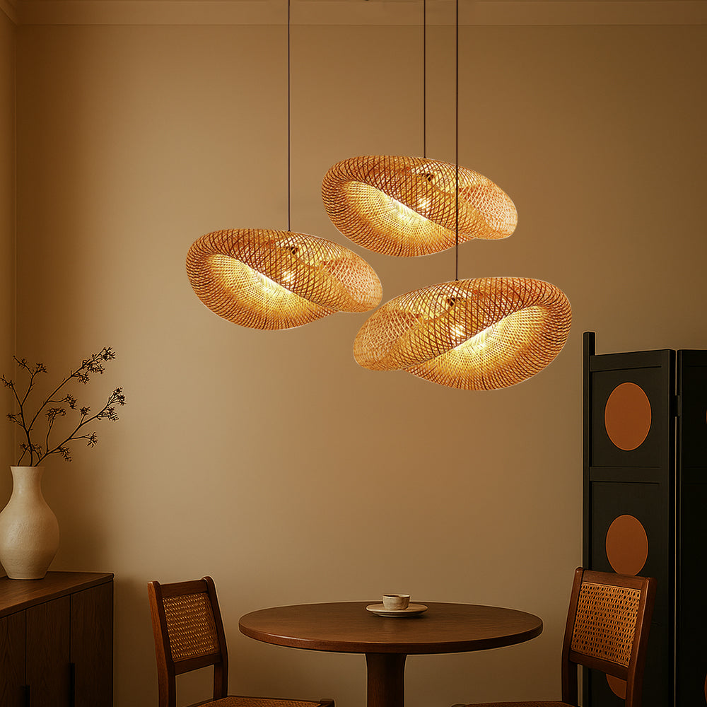 Lumen Collection | Ręcznie pleciona bambusowa lampa wisząca | Naturalne ciepłe oświetlenie do kuchni i salonu