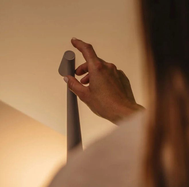 LuminaVista™ | Przytulna, elegancka przenośna lampa stołowa LED do nowoczesnych wnętrz