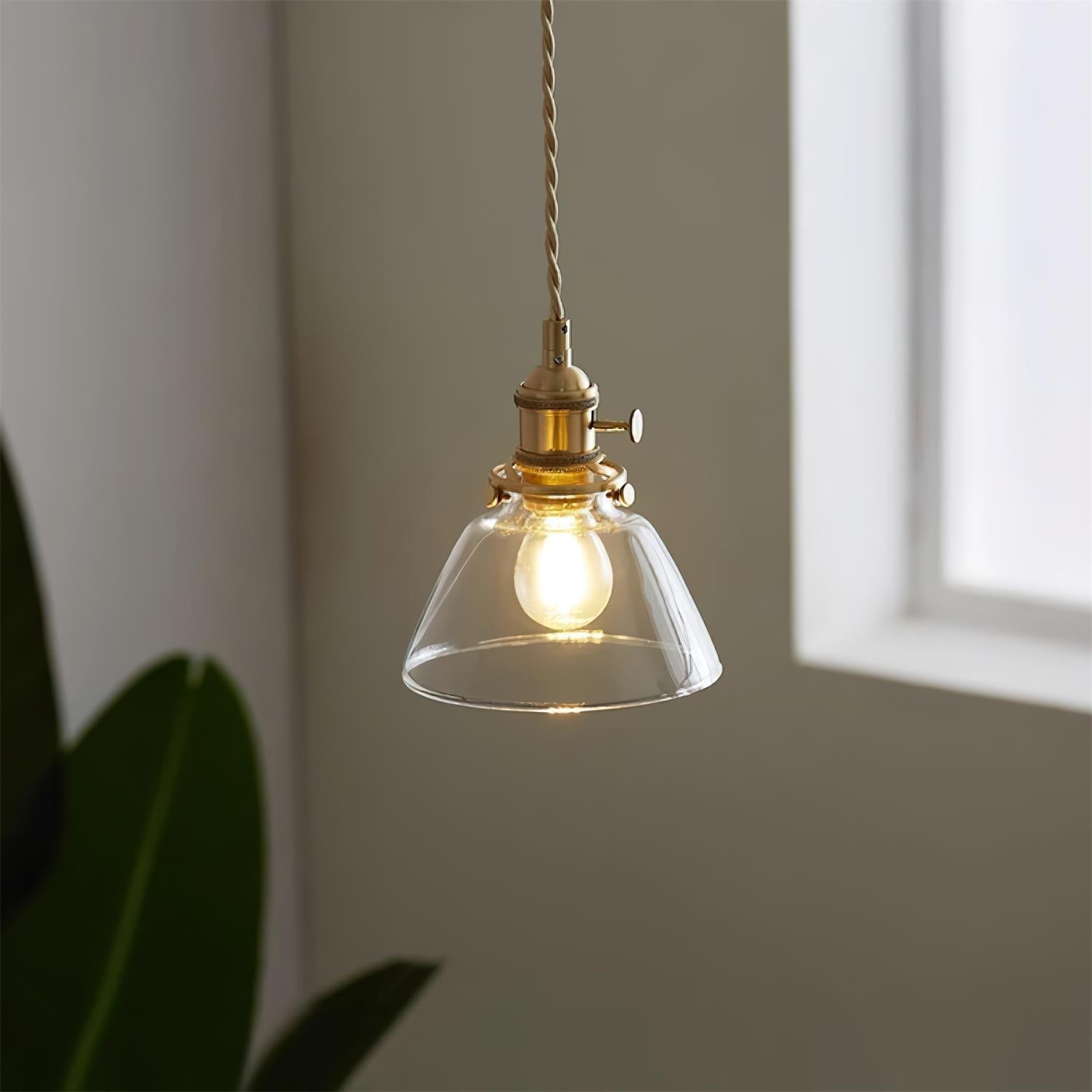 Luminous | Szklana lampa wisząca – przezroczysty klosz, mosiężne wykończenie, nowoczesny design
