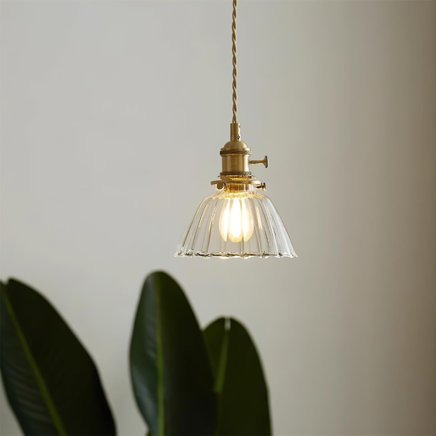 Luminous | Szklana lampa wisząca – przezroczysty klosz, mosiężne wykończenie, nowoczesny design