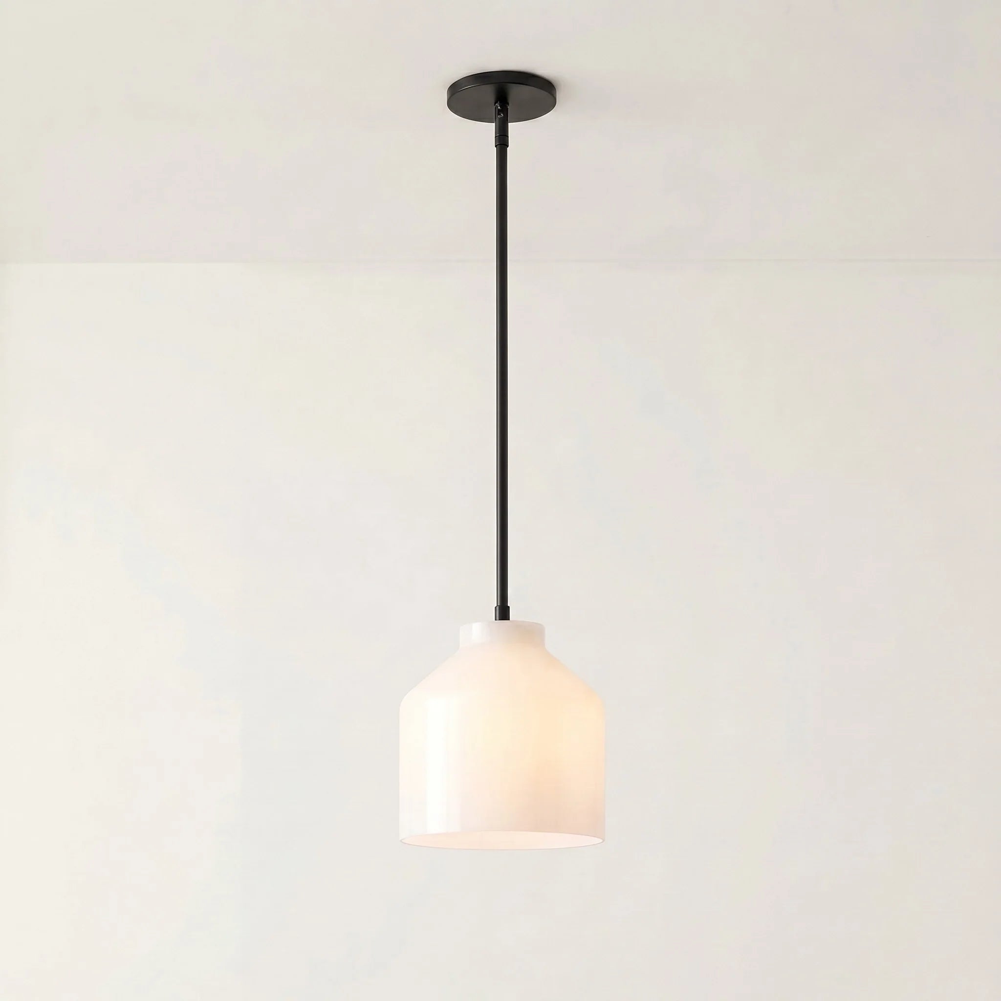 Lampa wisząca z matowego metalu | Skandynawski minimalistyczny design z regulowaną wysokością | Stylowe oświetlenie do kuchni, jadalni i przedpokoju