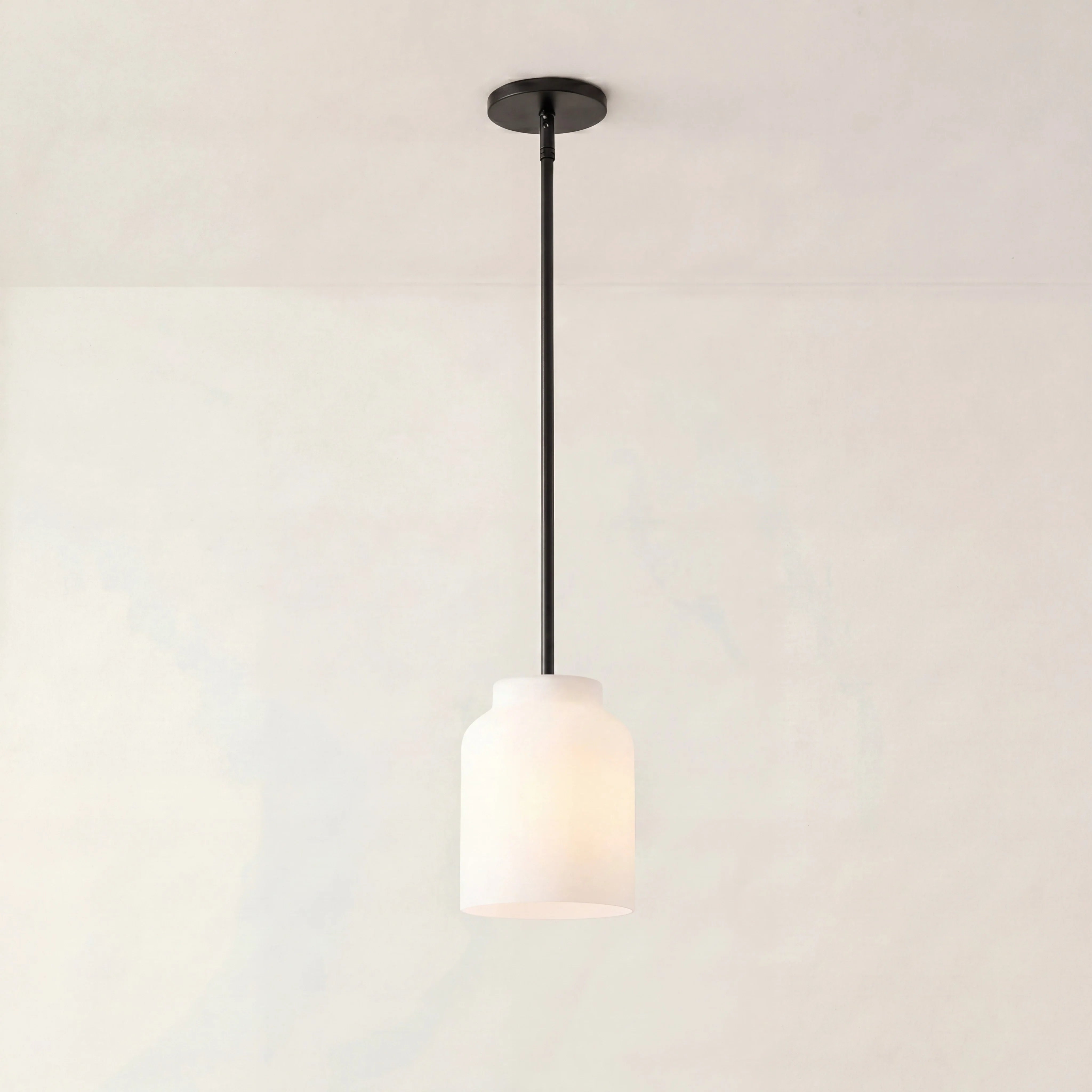 Lampa wisząca z matowego metalu | Skandynawski minimalistyczny design z regulowaną wysokością | Stylowe oświetlenie do kuchni, jadalni i przedpokoju