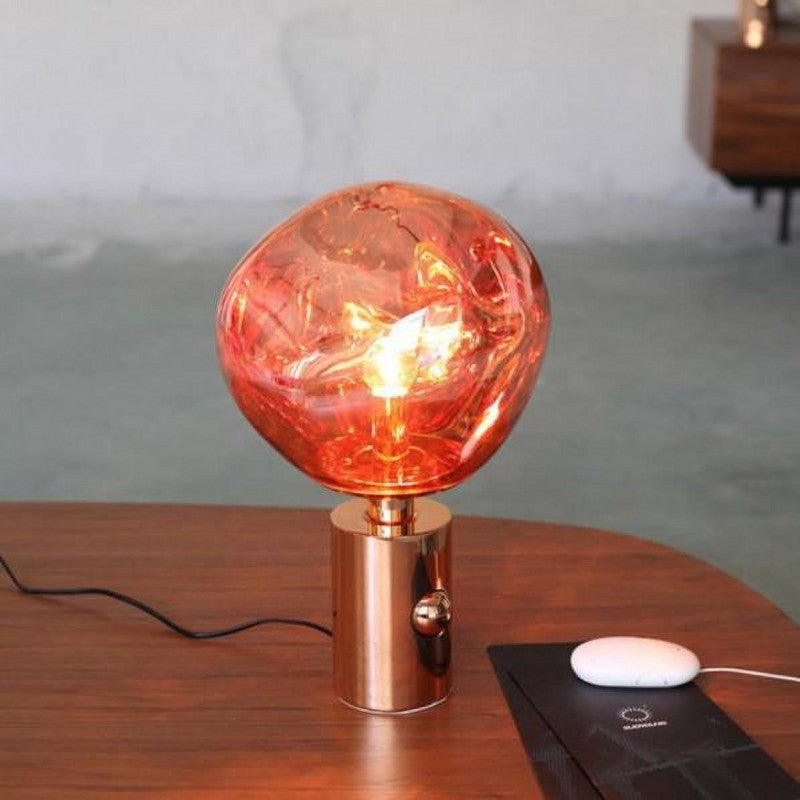 Melt Collection | Przytulna, designerska lampa stołowa do nowoczesnych wnętrz z efektem topienia