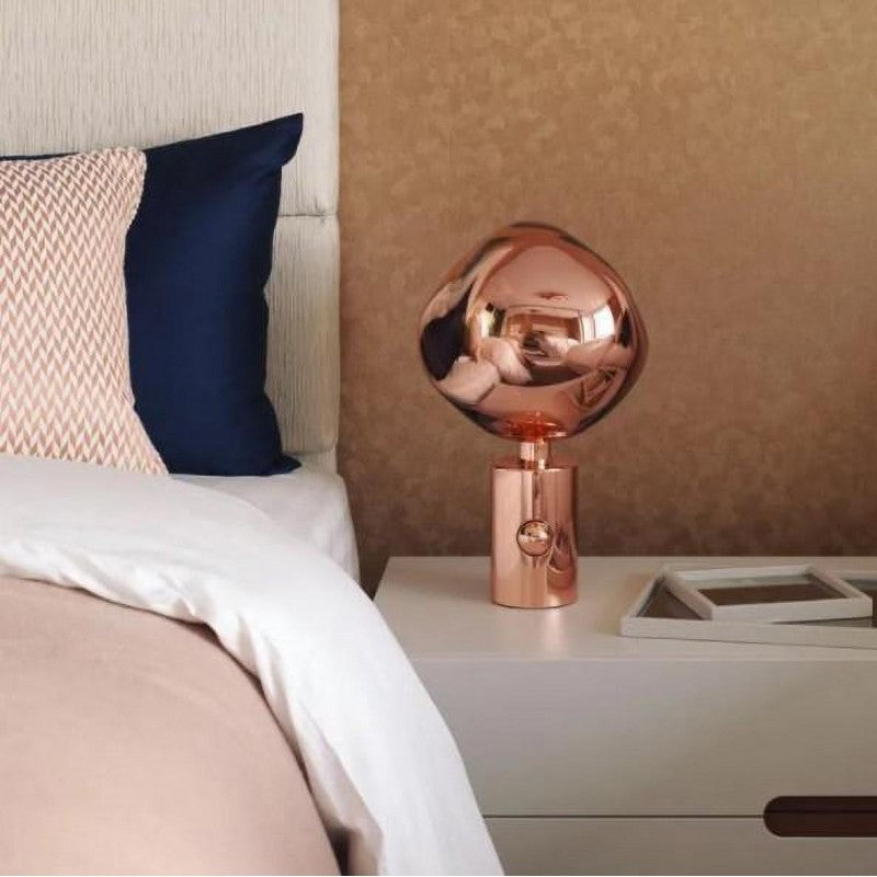Melt Collection | Przytulna, designerska lampa stołowa do nowoczesnych wnętrz z efektem topienia