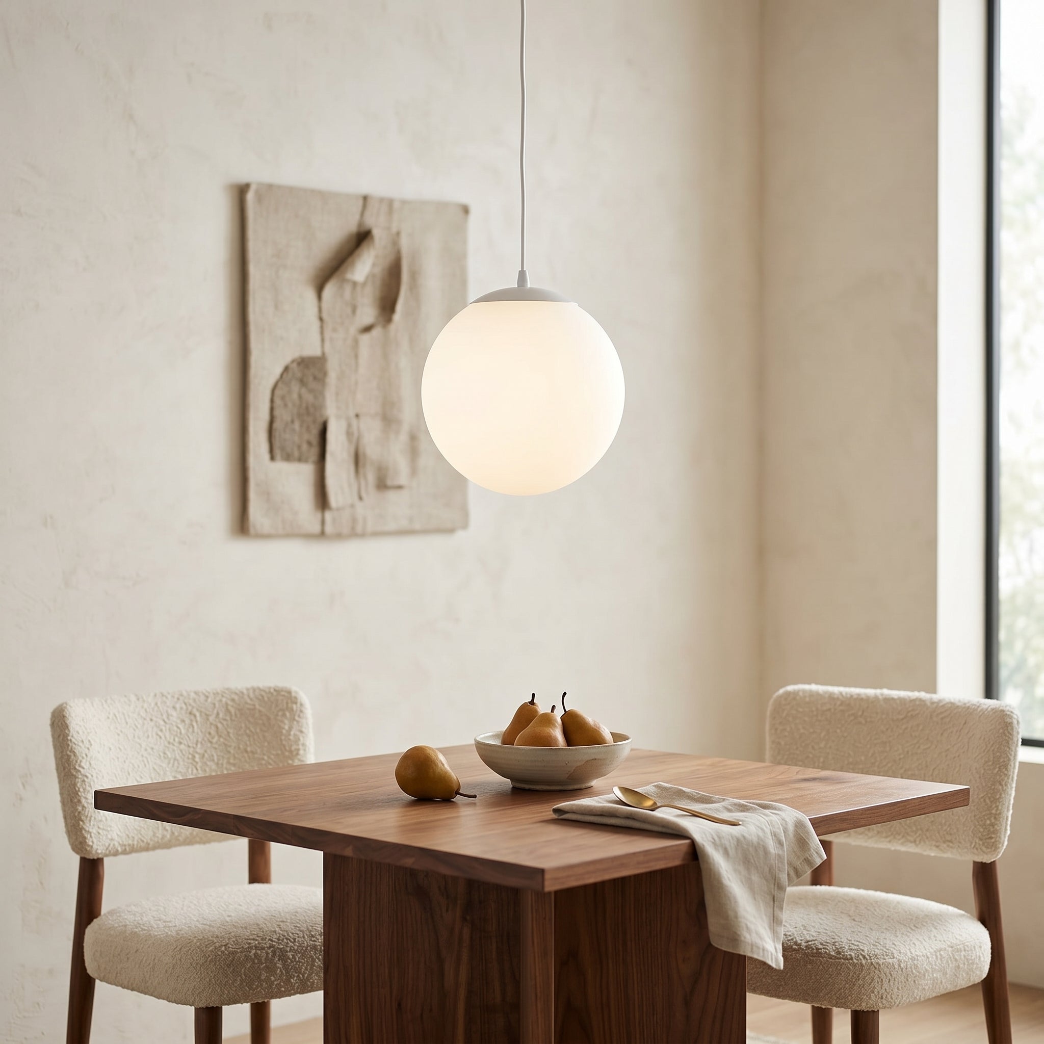 Lumen Globe | Lampa wisząca z mlecznego szkła z regulowanym przewodem do salonu i jadalni