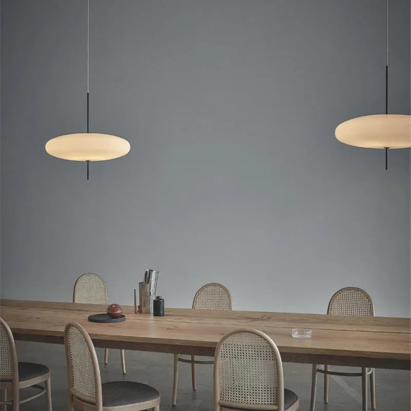 Nowoczesna Owalna Lampa Wisząca z Akrylu i Metalu