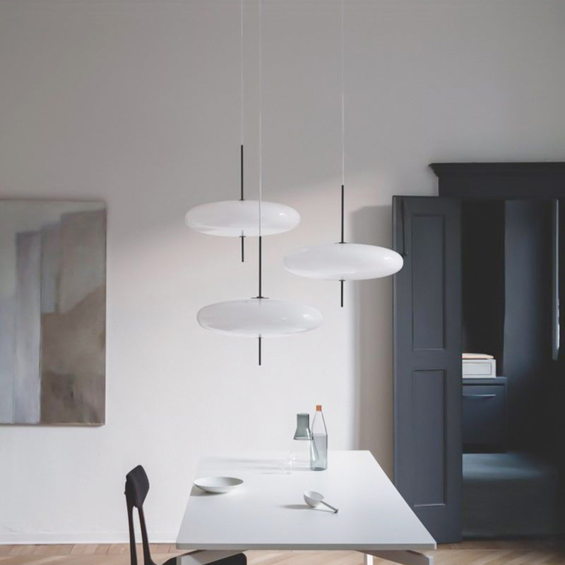 Nowoczesna Owalna Lampa Wisząca z Akrylu i Metalu