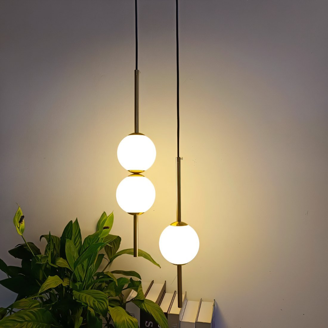 Nordic Glow | Lampa wisząca z akrylową kulą i regulowaną wysokością zawieszenia