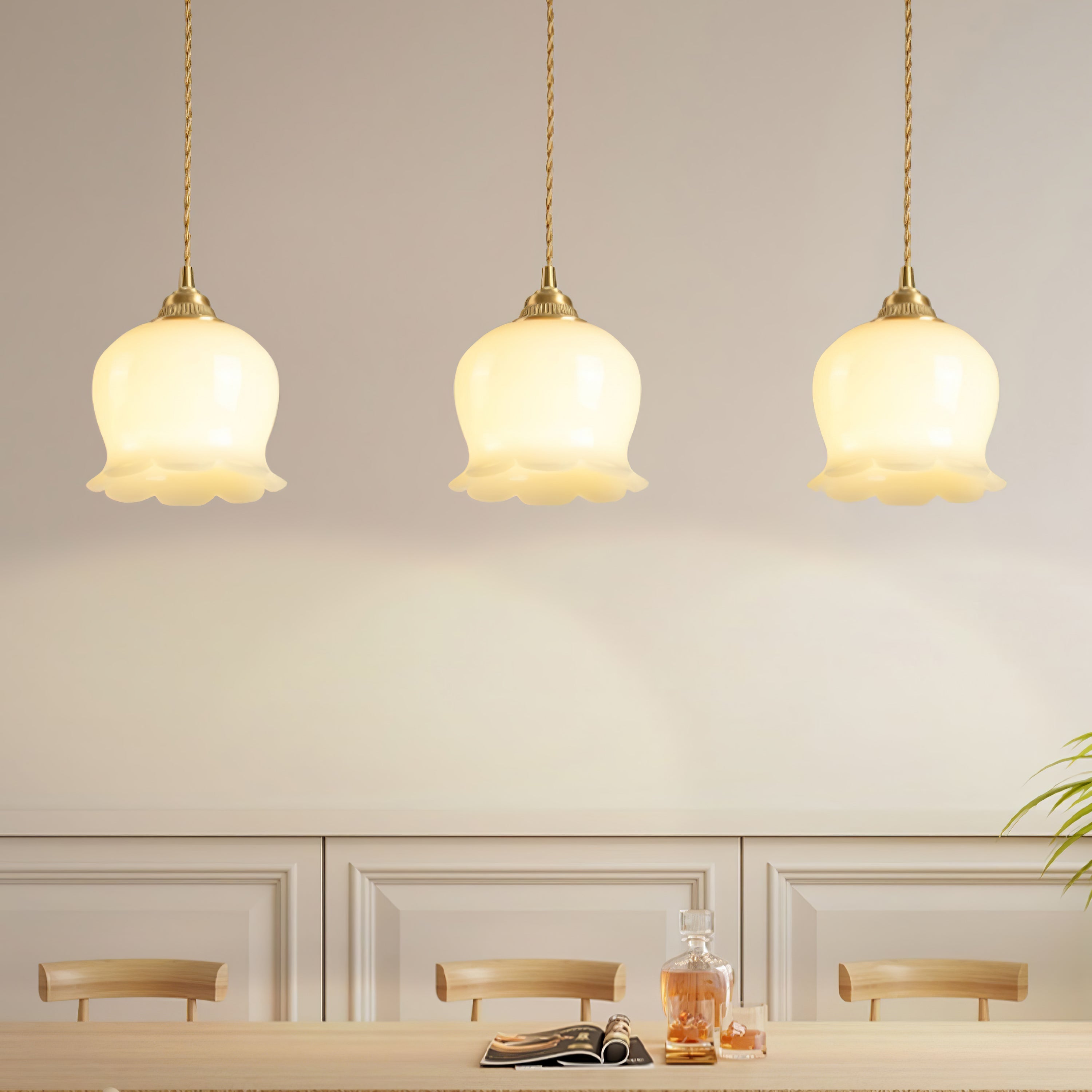 Nature's Glow | Przytulna, elegancka lampa wisząca z motywem kwiatowym do nowoczesnych wnętrz