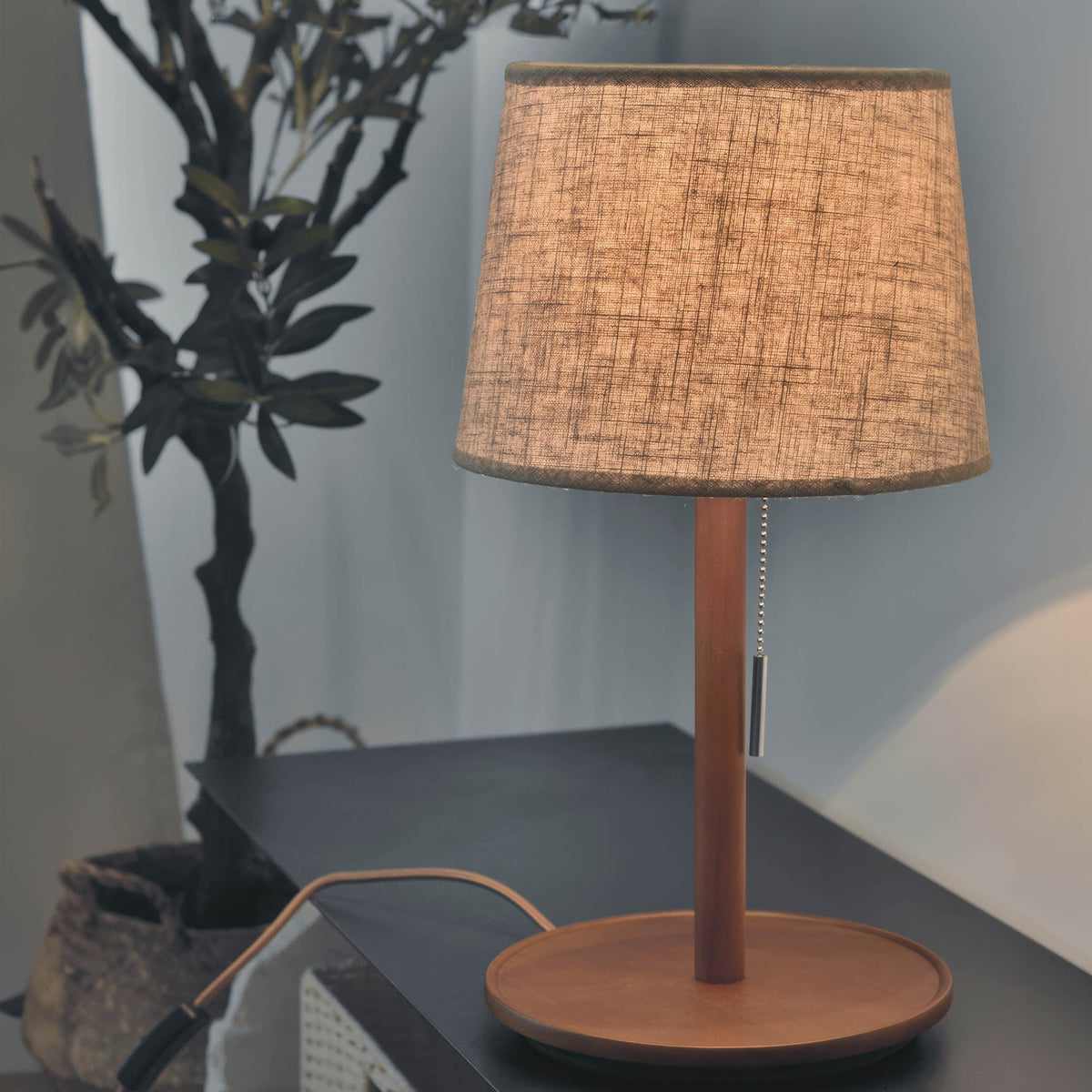 Nordic Walnut | Lampa Podłogowa z Eleganckim Kloszem Tekstylnym