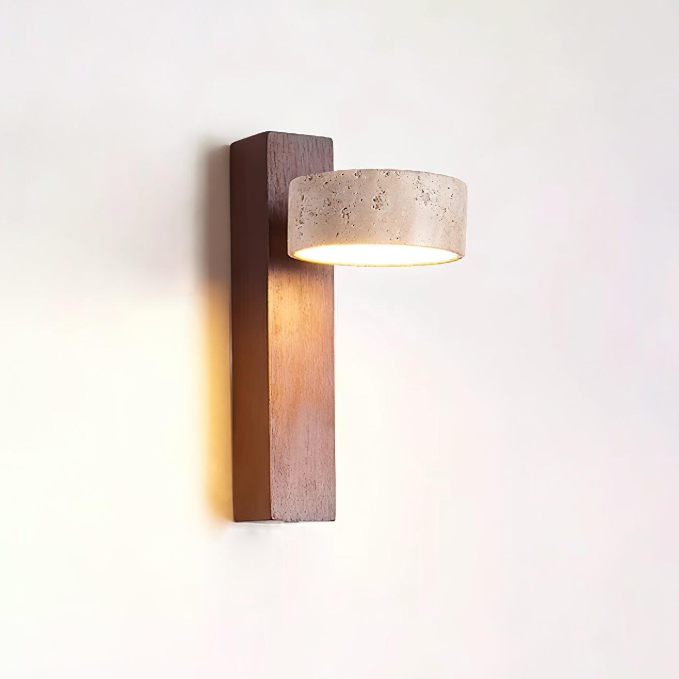 Ritta | Lampa ścienna z kloszem z żółtego trawertynu i drewnianym ramieniem | Eleganckie oświetlenie do nowoczesnych wnętrz