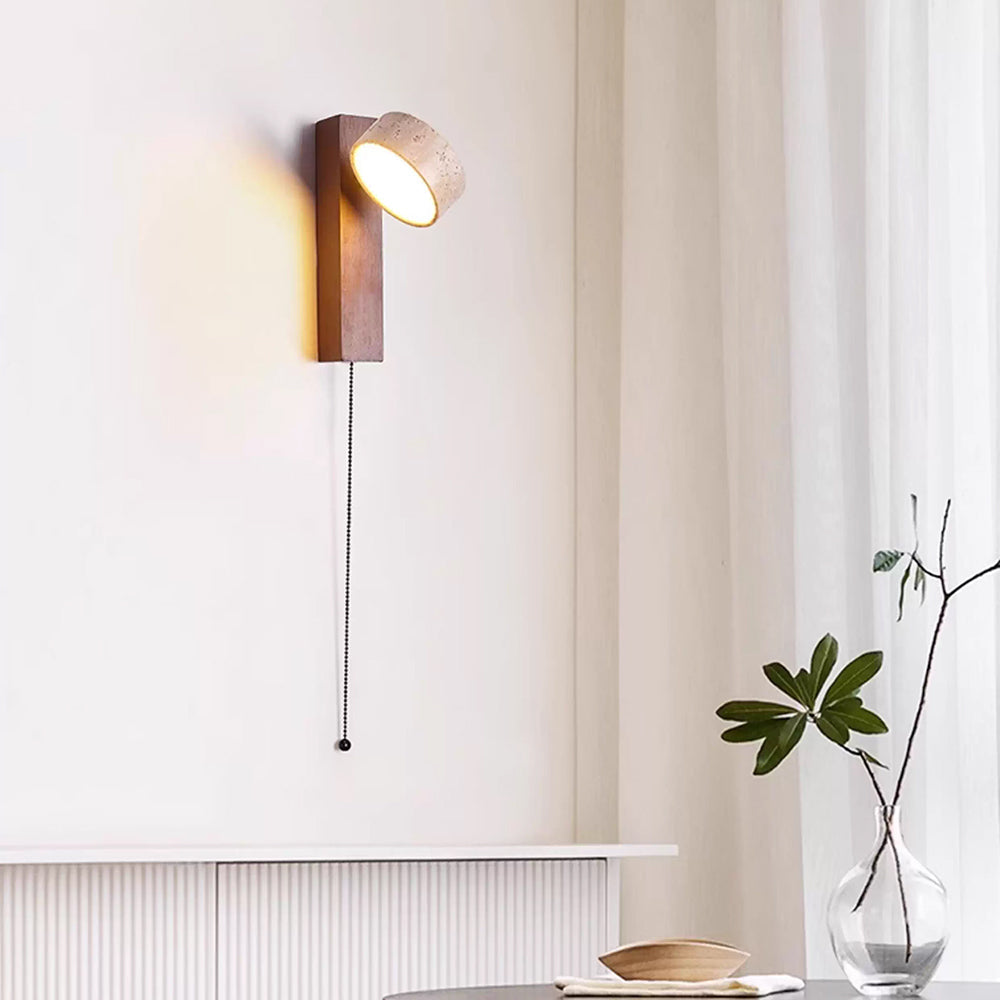 Ritta | Lampa ścienna z kloszem z żółtego trawertynu i drewnianym ramieniem | Eleganckie oświetlenie do nowoczesnych wnętrz