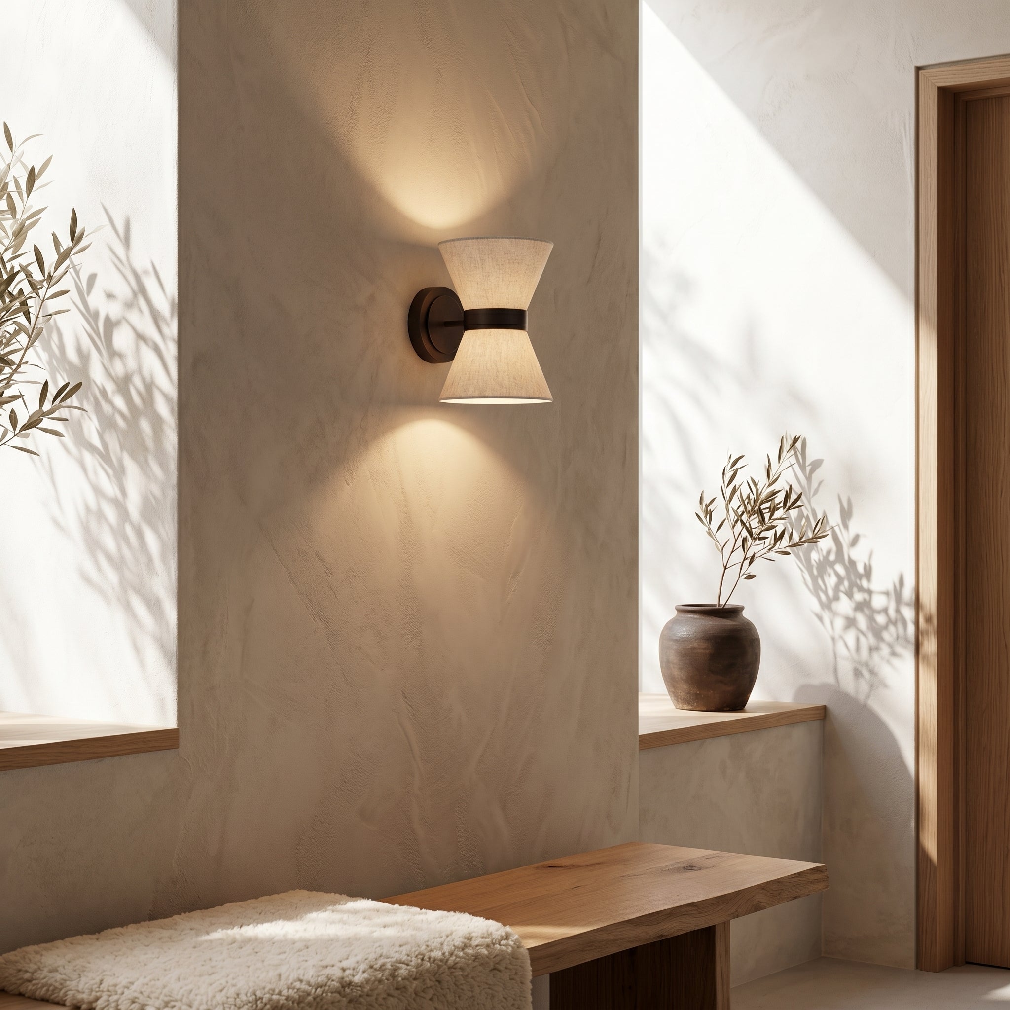 Kolekcja Wabi Sabi | Jedwabna lampa ścienna o asymetrycznym designie | Miękkie, nastrojowe oświetlenie