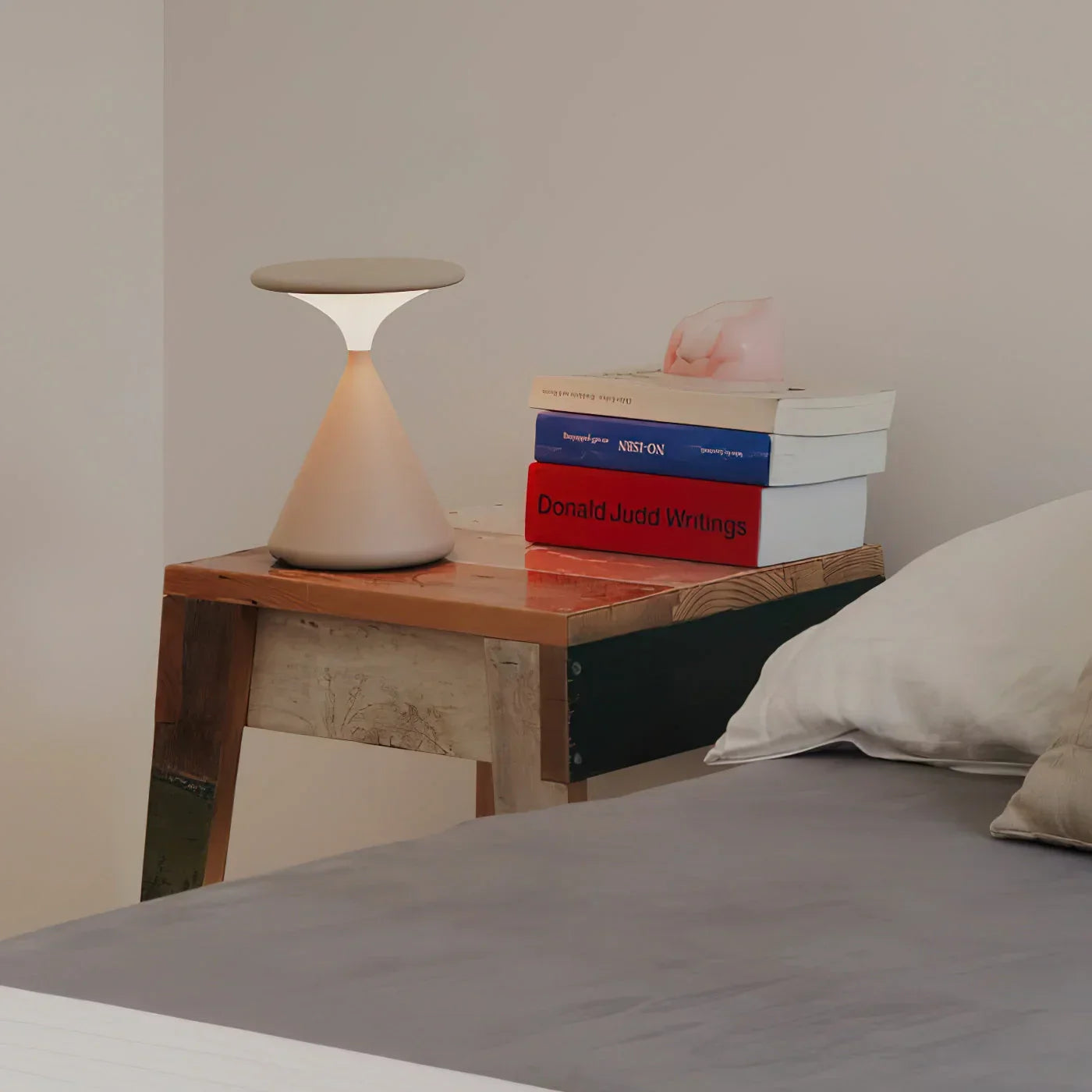 Aeron Hourglass | Bezprzewodowa Lampa Stołowa LED – Designerska Lampka z Regulacją Jasności