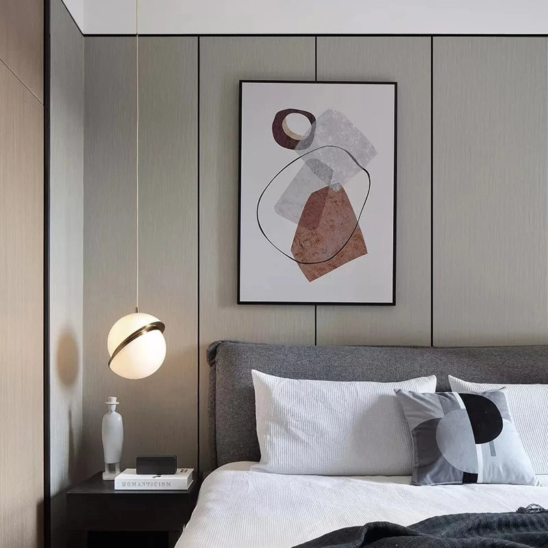 Lampa wisząca Crescent | Designerska lampa sufitowa z akrylu i mosiężnym wykończeniem do salonu i jadalni