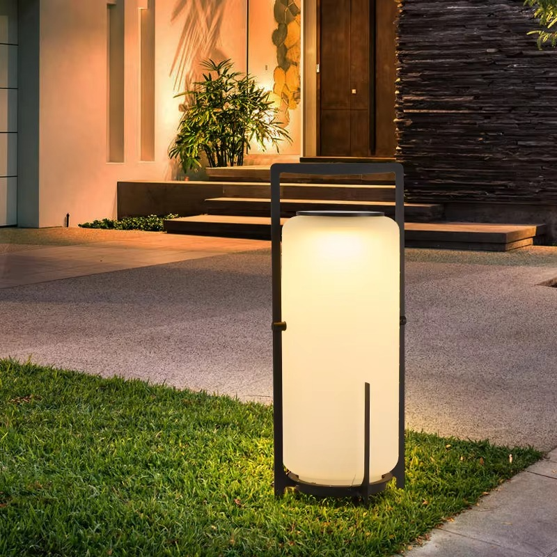 EcoGlow - lampa tarasowa, włączone światło