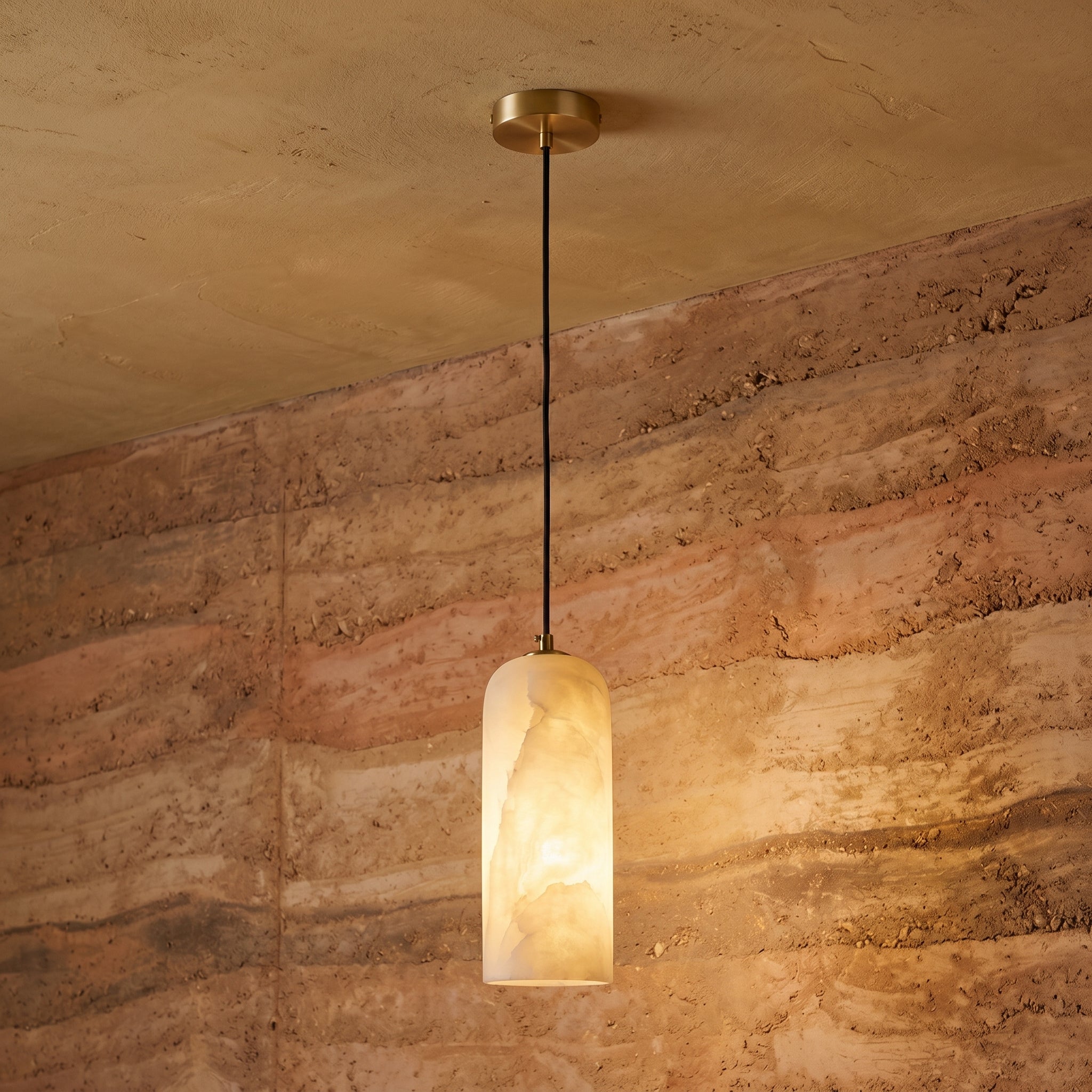 Alabastrowa lampa wisząca kula | Designerska lampa sufitowa z mosiądzu do salonu i jadalni
