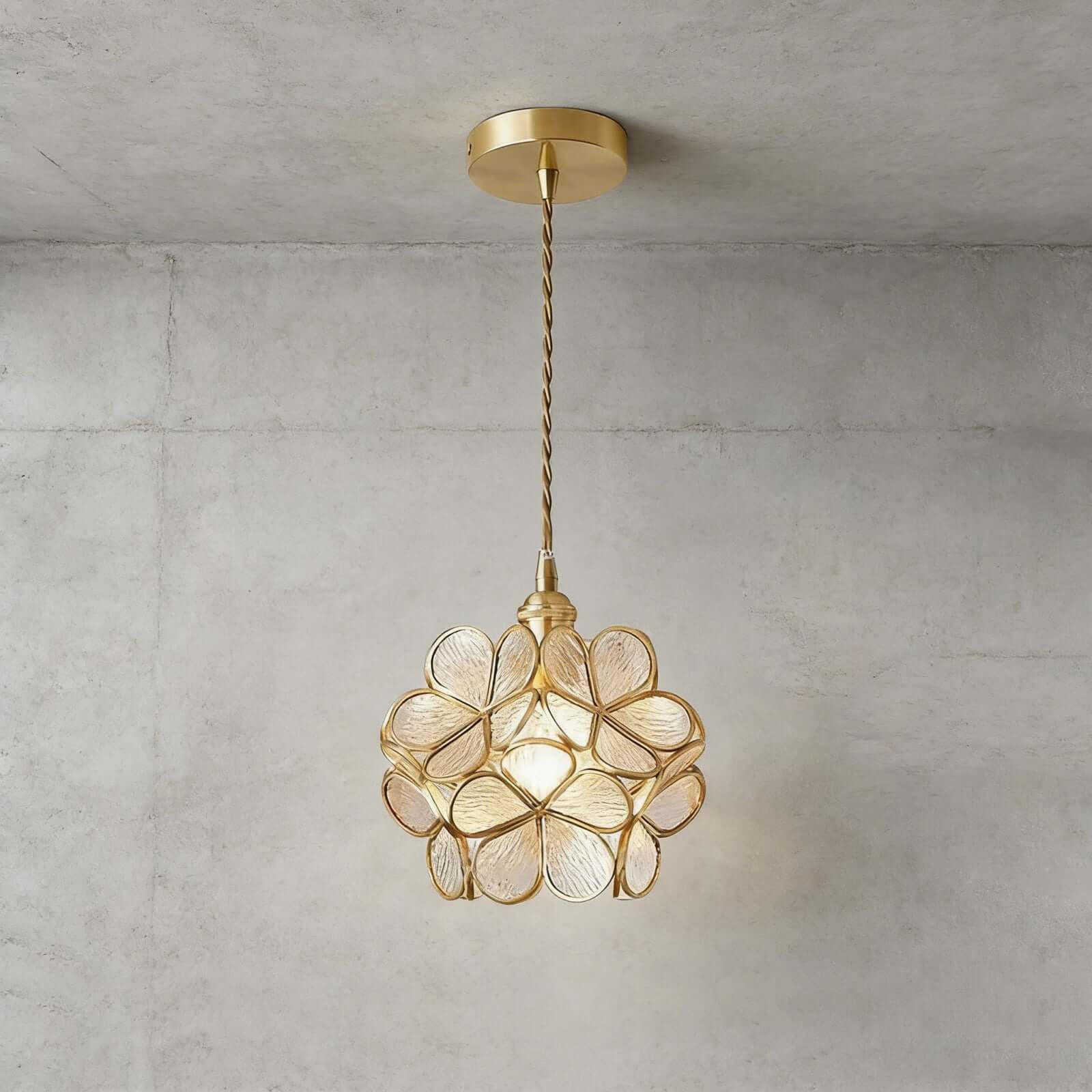 Lumen Collection | Szklana lampa wisząca z kloszem w kształcie płatków | Eleganckie oświetlenie do kuchni, jadalni i przedpokoju