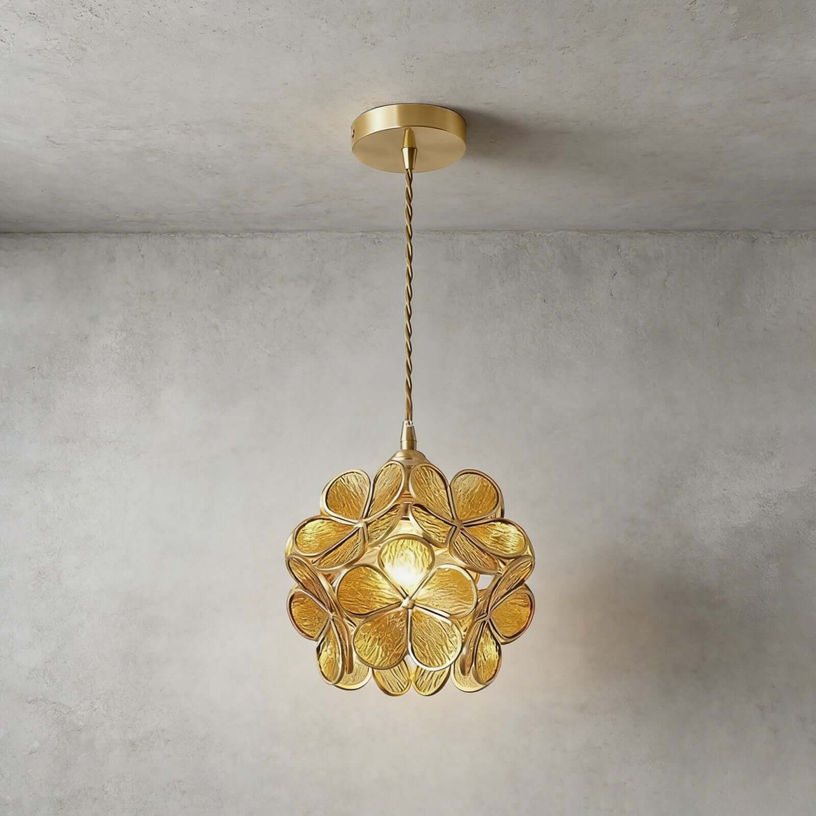 Lumen Collection | Szklana lampa wisząca z kloszem w kształcie płatków | Eleganckie oświetlenie do kuchni, jadalni i przedpokoju