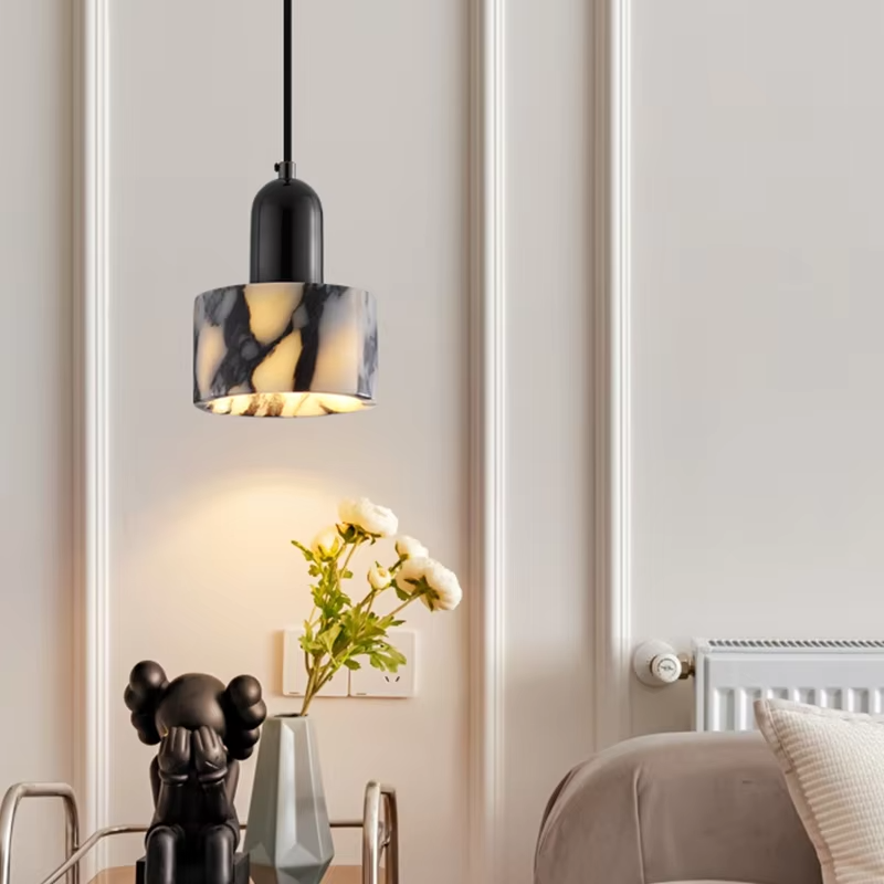 Marmurowa lampa wisząca z naturalnego kamienia | Designerska lampa sufitowa do salonu i jadalni