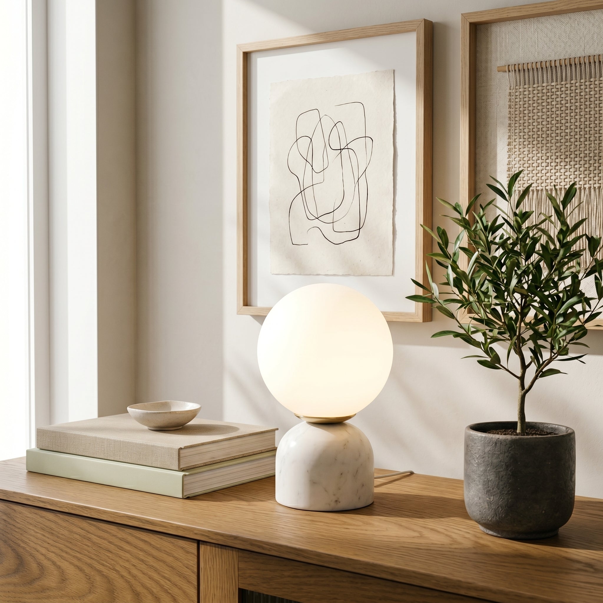 Elegant | Lampa Stołowa z Matowego Szkła i Marmuru – Designerska Lampka do Salonu i Sypialni