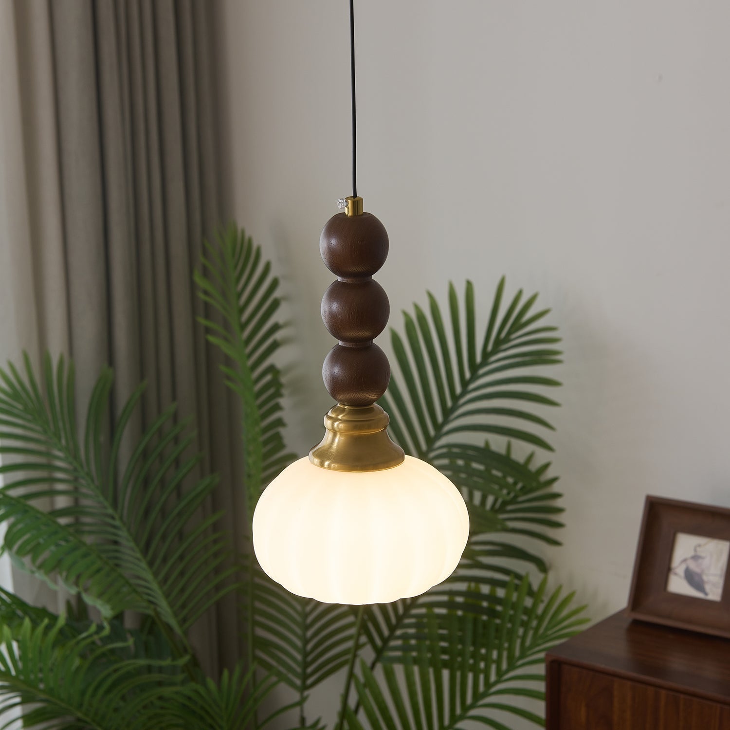 Lumen Collection | Elegancka lampa wisząca ze szkła i drewna | Ponadczasowe oświetlenie do salonu i jadalni