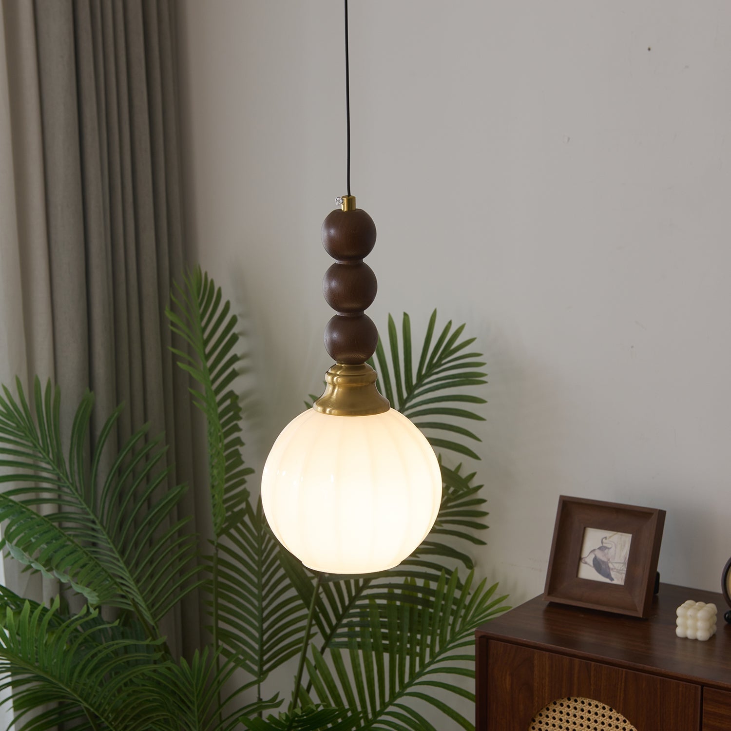 Lumen Collection | Elegancka lampa wisząca ze szkła i drewna | Ponadczasowe oświetlenie do salonu i jadalni