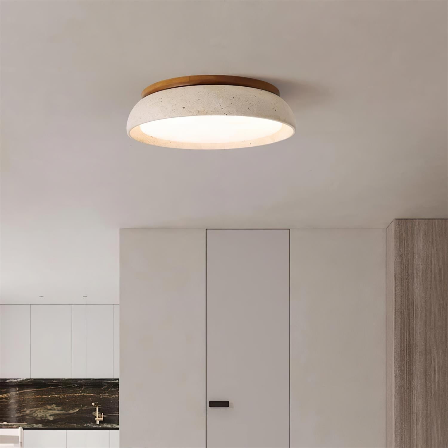 Lampa sufitowa Kloris z trawertynu | Designerska lampa LED z naturalnego kamienia do salonu i sypialni