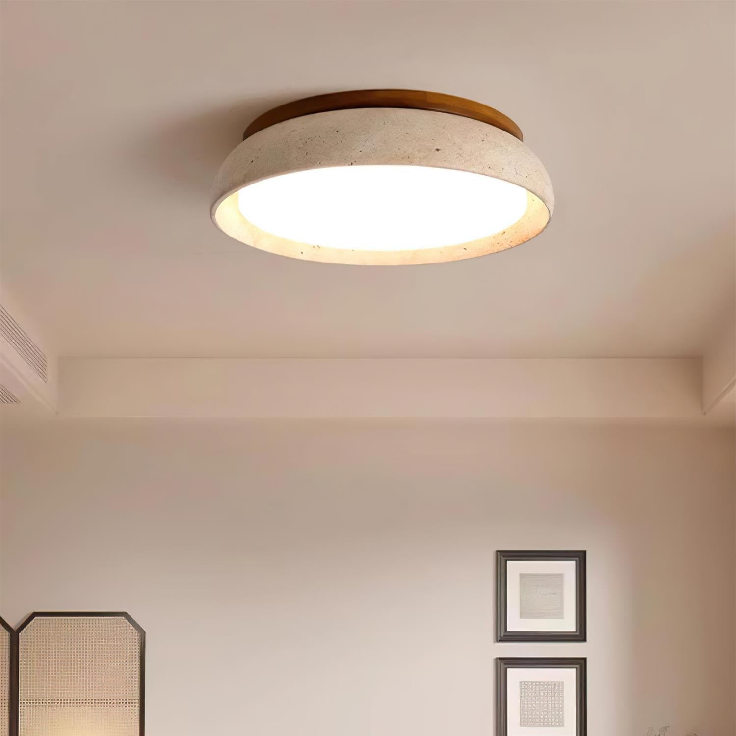 Lampa sufitowa Kloris z trawertynu | Designerska lampa LED z naturalnego kamienia do salonu i sypialni