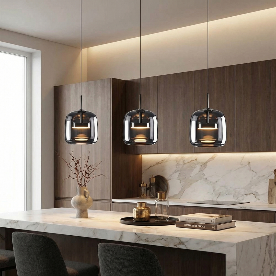 Lumen Collection | Lampa wisząca z przydymionego szkła z eleganckim kloszem kopułowym do nowoczesnej kuchni i jadalni