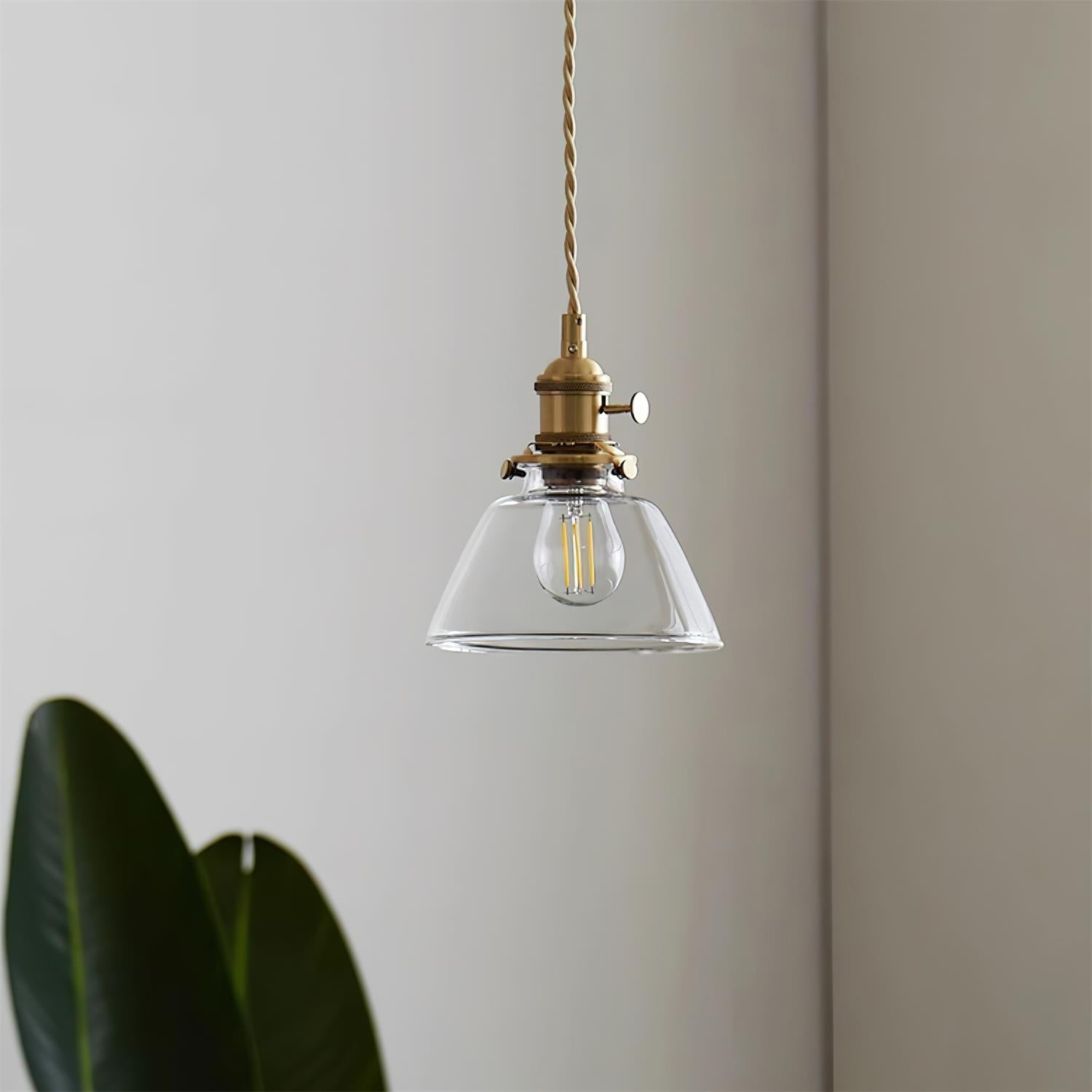 Luminous | Szklana lampa wisząca – przezroczysty klosz, mosiężne wykończenie, nowoczesny design