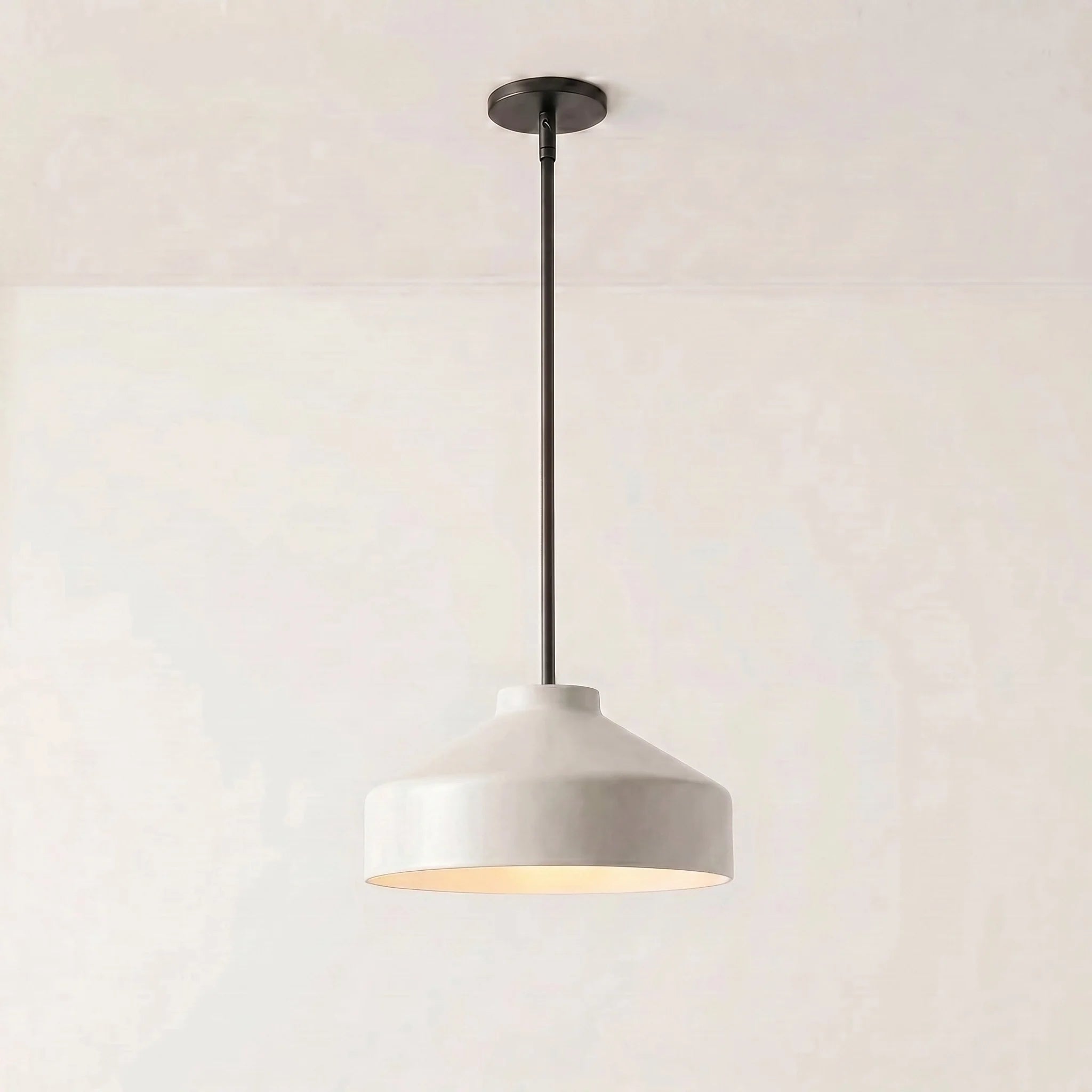 Lampa wisząca z matowego metalu | Skandynawski minimalistyczny design z regulowaną wysokością | Stylowe oświetlenie do kuchni, jadalni i przedpokoju