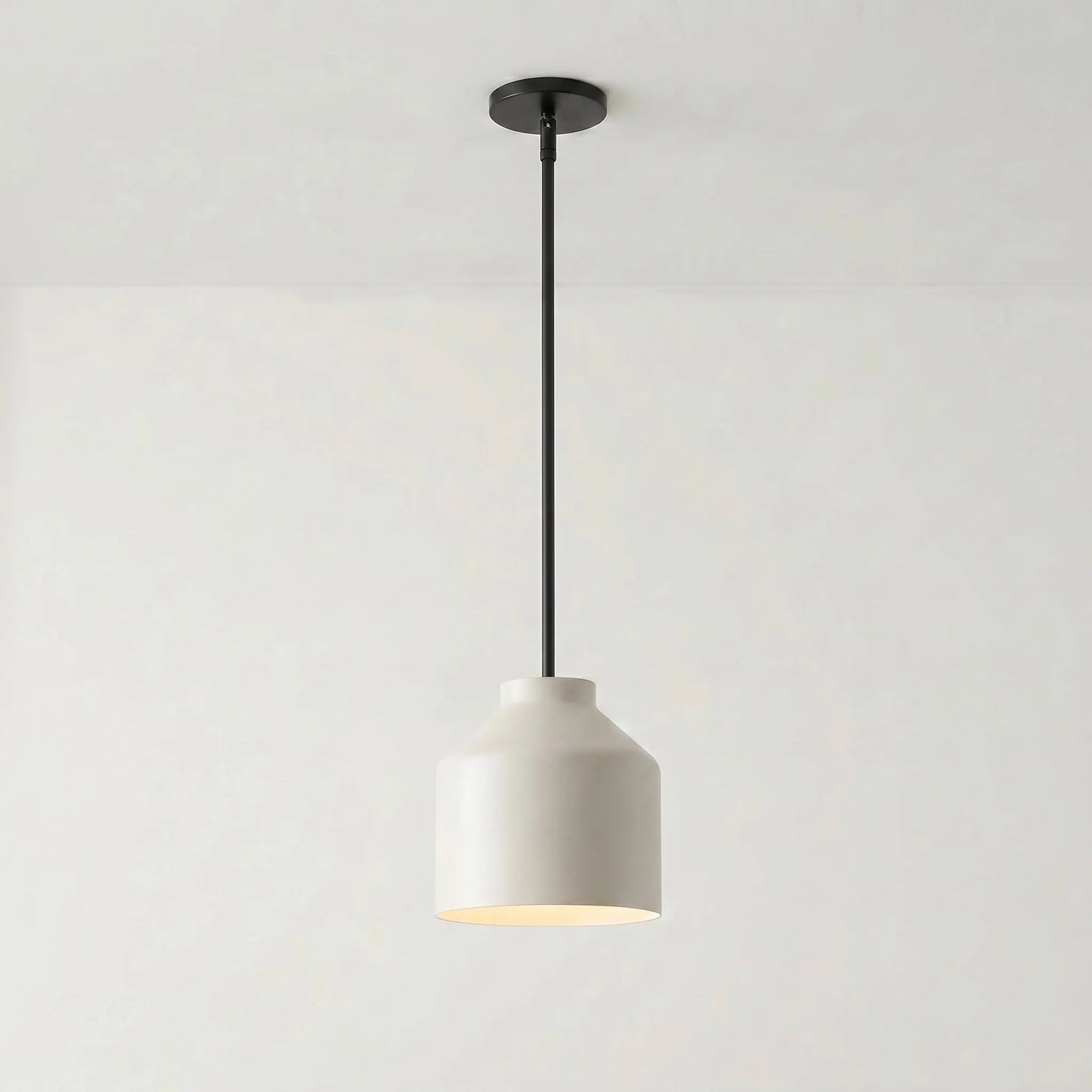 Lampa wisząca z matowego metalu | Skandynawski minimalistyczny design z regulowaną wysokością | Stylowe oświetlenie do kuchni, jadalni i przedpokoju