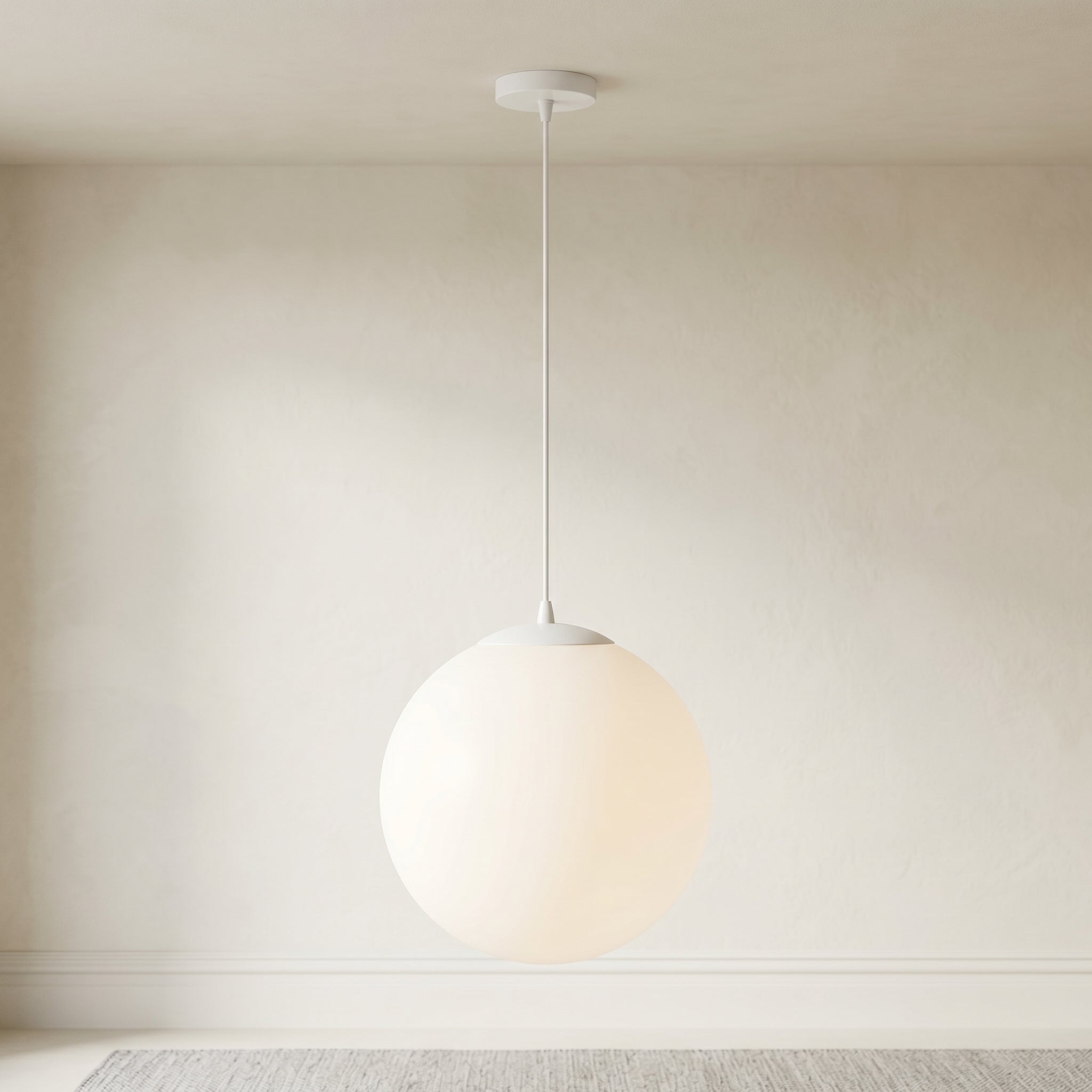 Lumen Globe | Lampa wisząca z mlecznego szkła z regulowanym przewodem do salonu i jadalni
