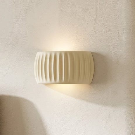Minimalistyczny Kinkiet Ścienny LED z Ryflowanym Cylindrycznym Kloszem