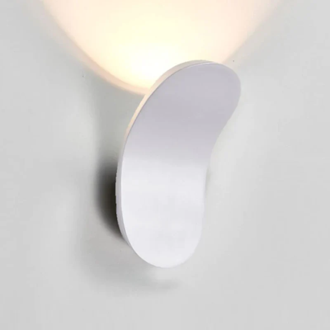 Minimalistyczna Lampa Ścienna | Miękkie Oświetlenie LED o Wygiętej Formie