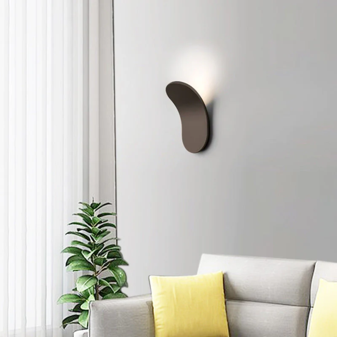 Minimalistyczna Lampa Ścienna | Miękkie Oświetlenie LED o Wygiętej Formie